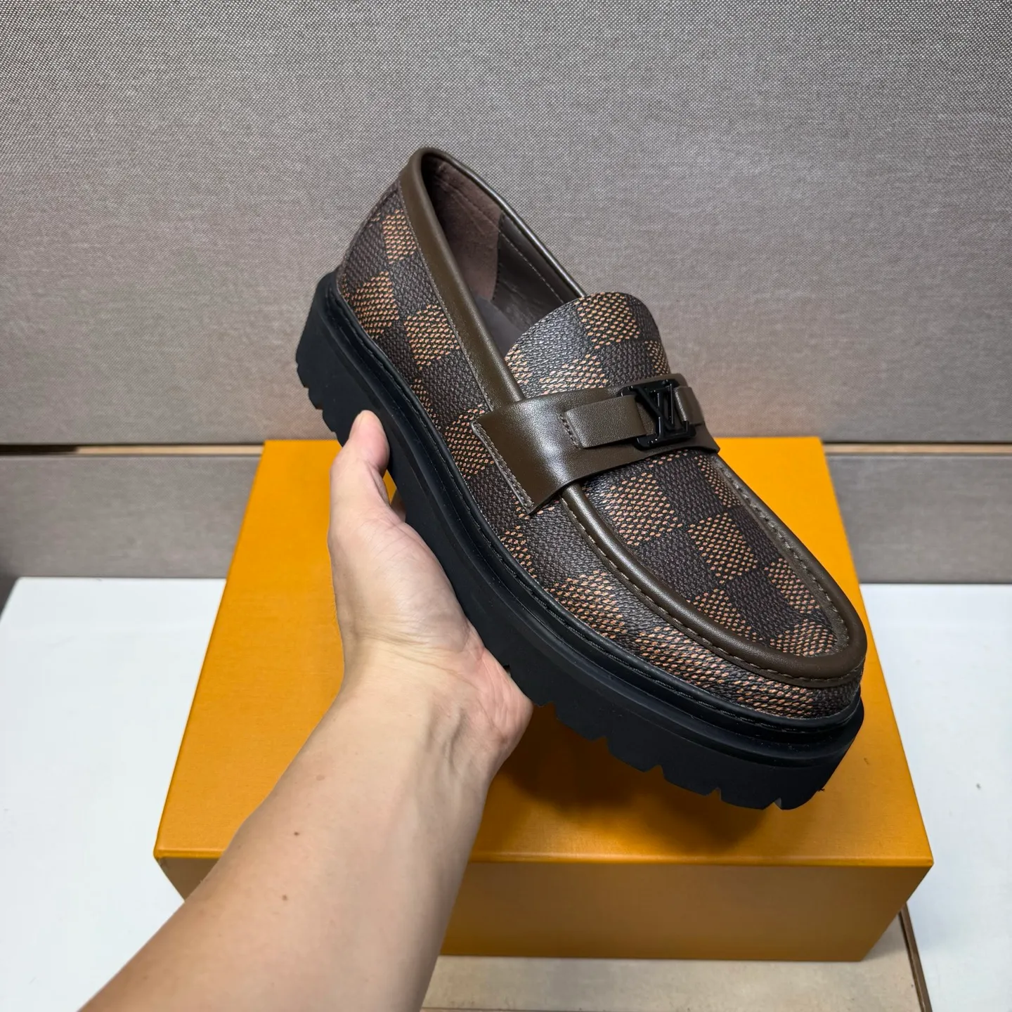 Men's men's shoes 💰pp620【Lv～】Men's casual leather shoes 2025z cabinet sales simultaneously 🔶Size: 39-44 #️⃣ 🔷3 colors🔜The upper is made of cowhide stitching ➕Cowhide lining, comfortable and breathable, sole: original comfortable and wear-resistant outsole, ⚠️real thing📱photographed🎬real thing is better📢📢📢